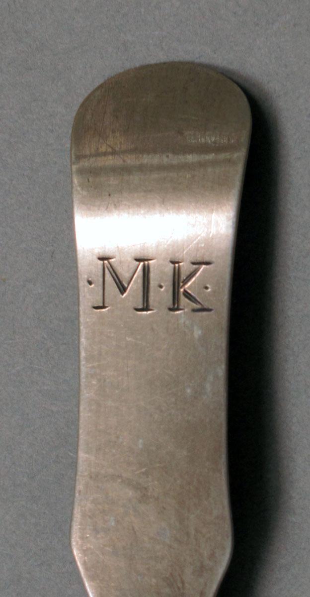 1962.0240.373 Silver spoon engraving
