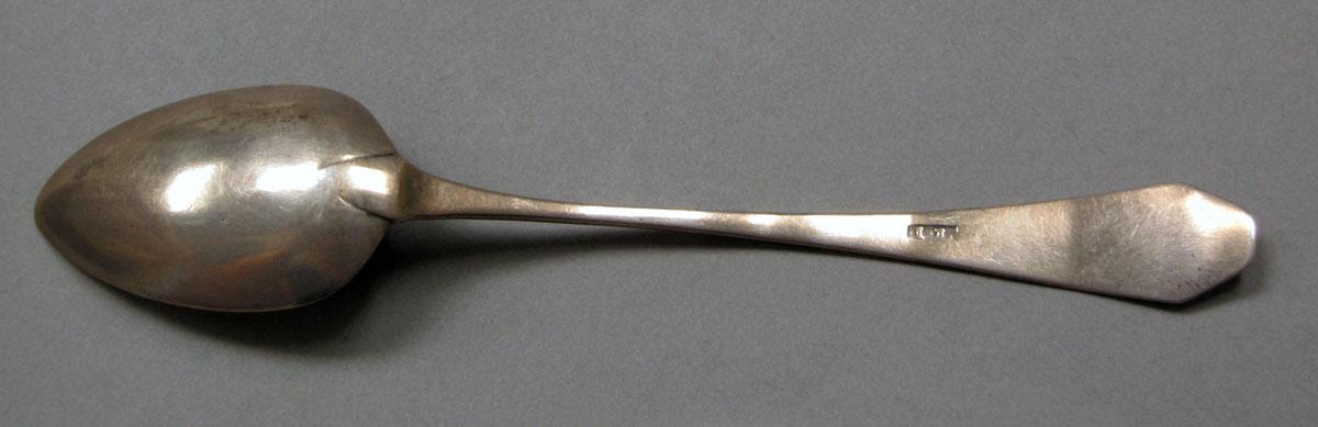 1962.0240.380 Silver spoon underside