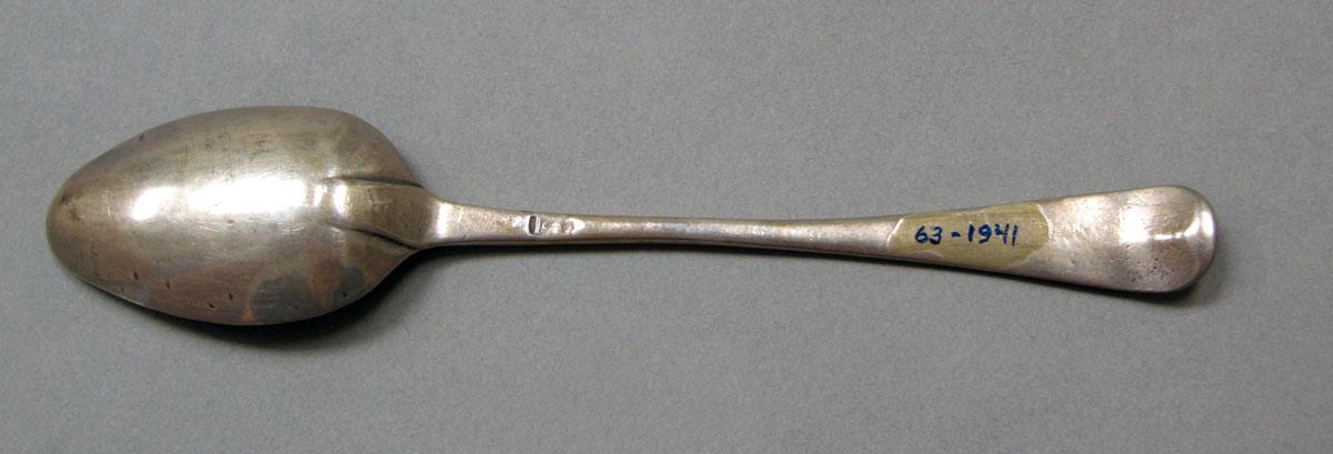 1962.0240.381 Silver spoon underside