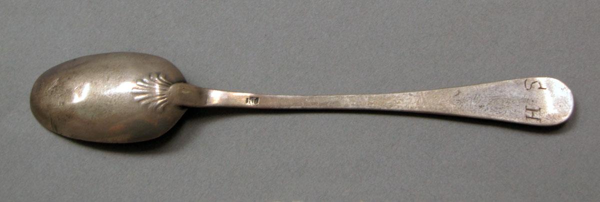 1962.0240.386 Silver spoon underside