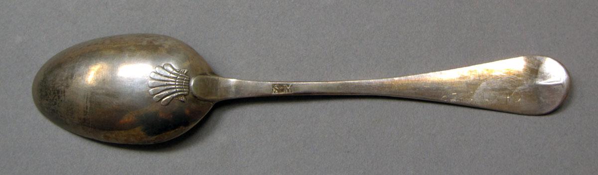 1962.0240.410 Silver spoon underside