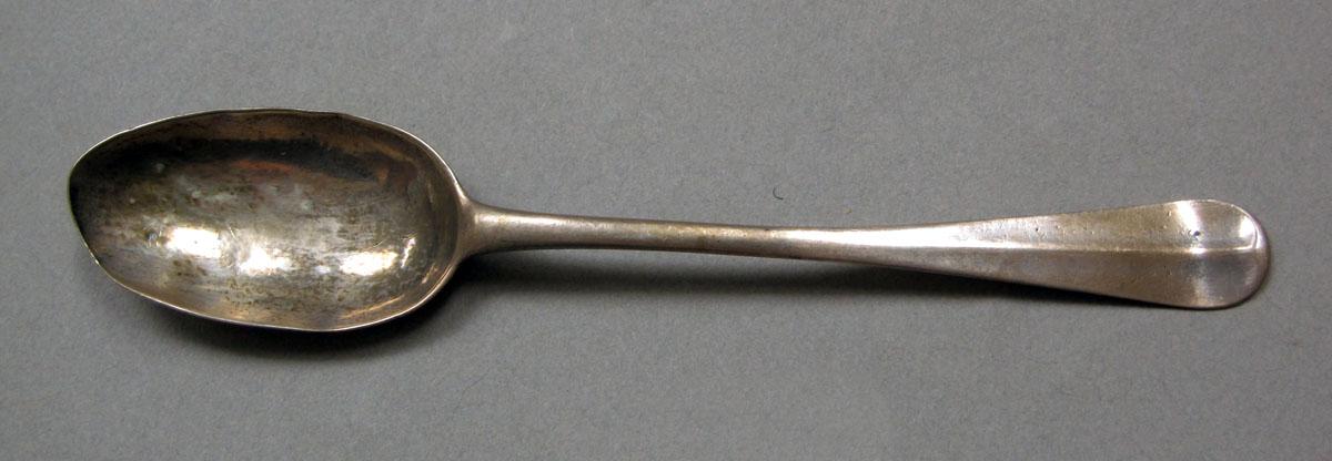 1962.0240.411 Silver spoon upper surface