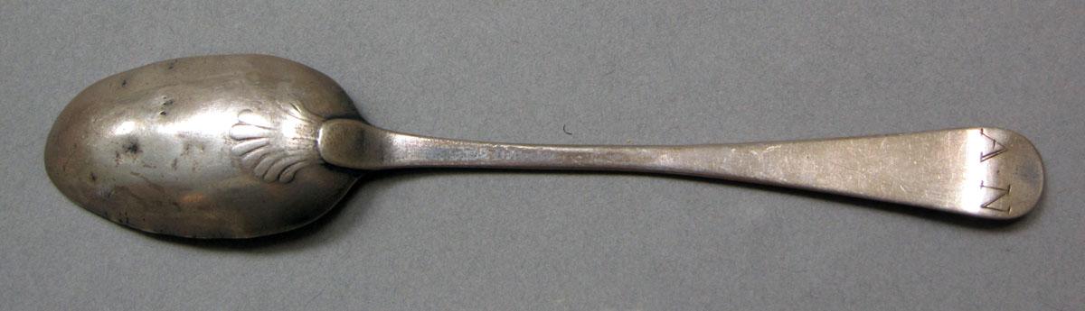 1962.0240.411 Silver spoon underside