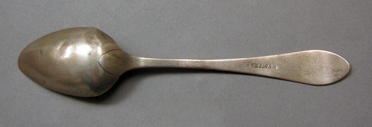 1962.0240.417 Silver spoon underside