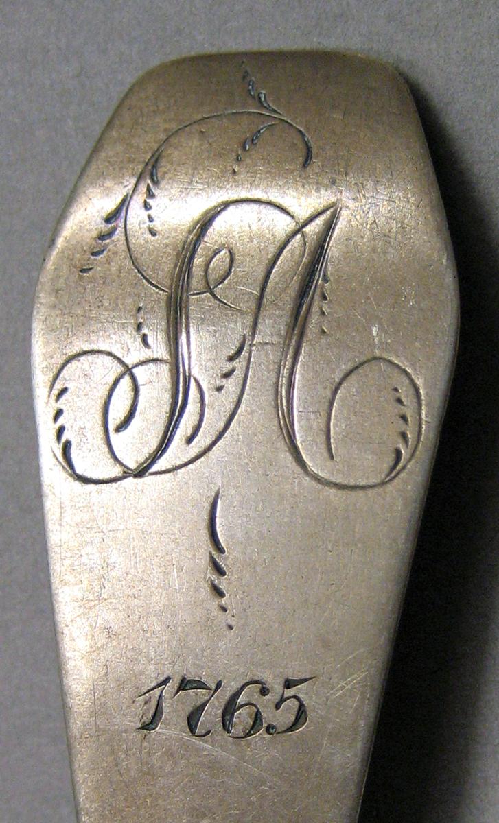 1962.0240.424 Silver Spoon engraving upper surface