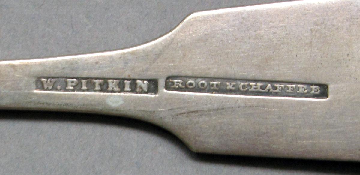 1962.0240.505 Silver sugar shovel mark