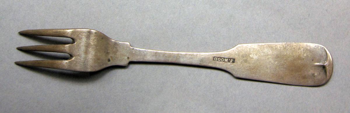 1962.0240.516 Silver fork underside