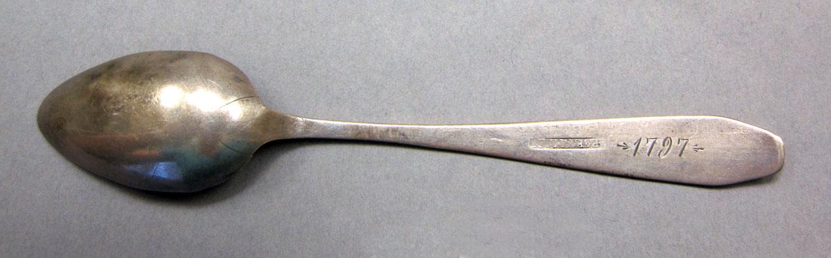 1962.0240.520 Silver spoon underside