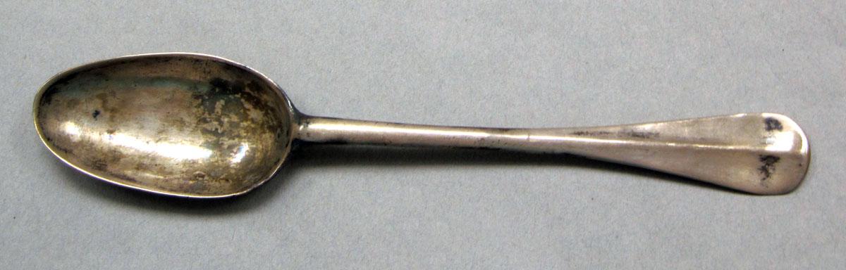 1962.0240.524 Silver spoon upper surface