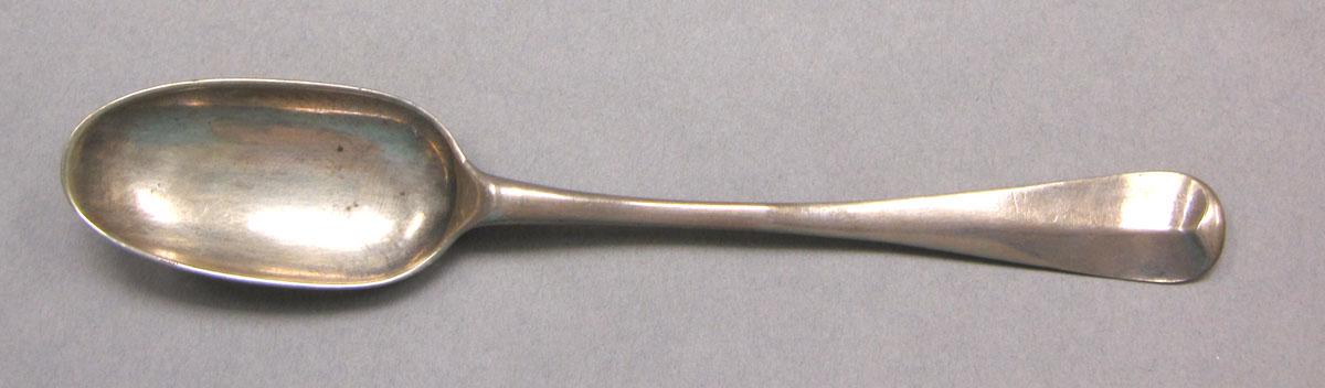 1962.0240.527 Silver spoon upper surface