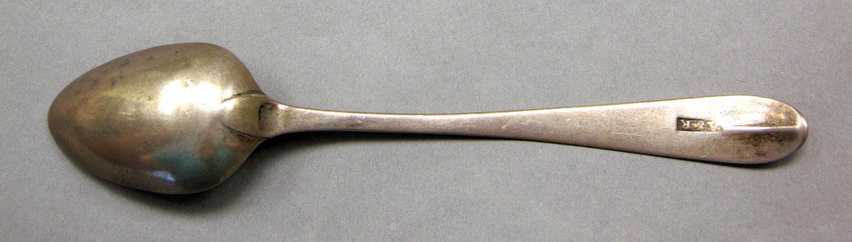 1962.0240.528 Silver spoon underside