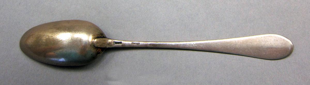 1962.0240.534 Silver spoon underside