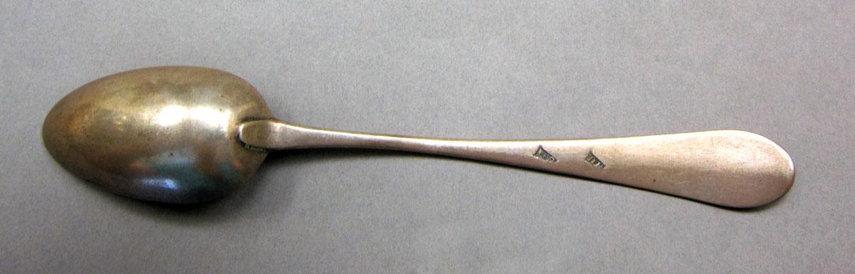 1962.0240.535 Silver spoon underside