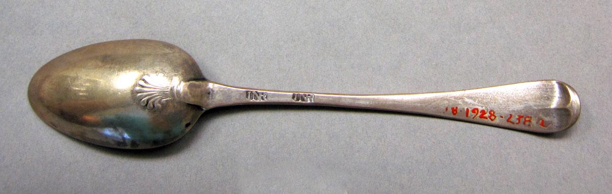 1962.0240.537 Silver spoon underside