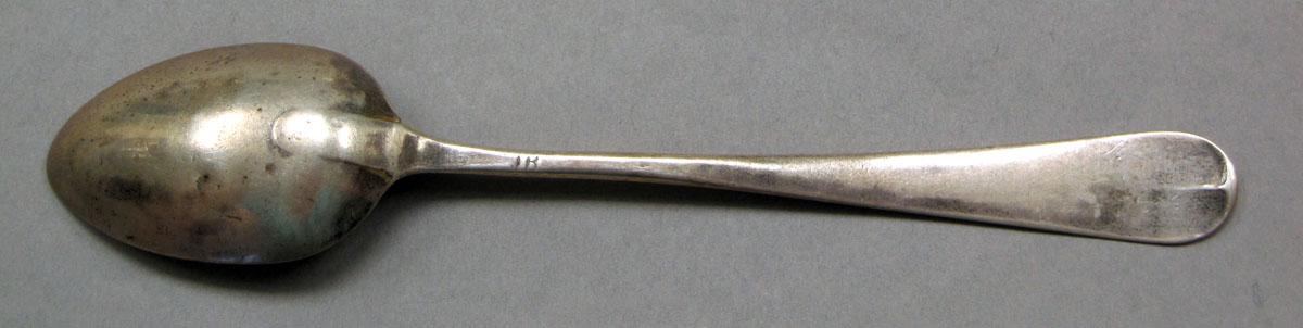 1962.0240.550 Silver spoon underside