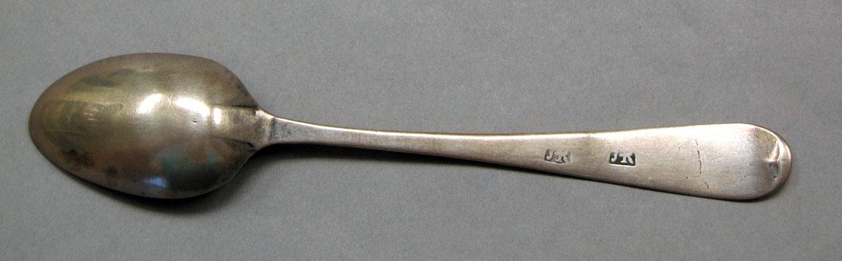 1962.0240.551 Silver spoon underside