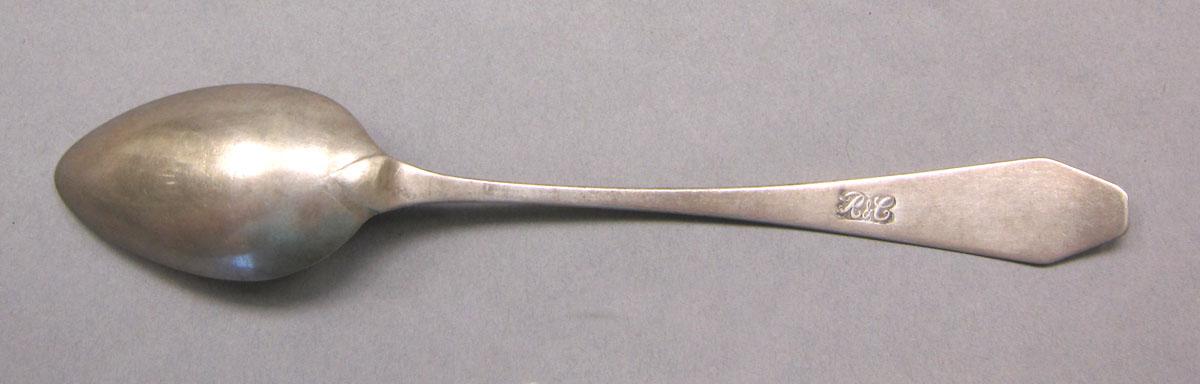 1962.0240.565 Silver spoon underside