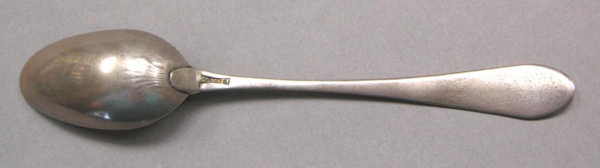 1962.0240.566 Silver spoon underside