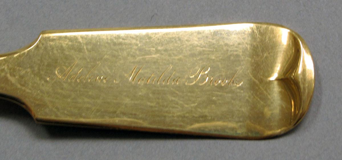 1962.0240.577 Gold spoon engraving