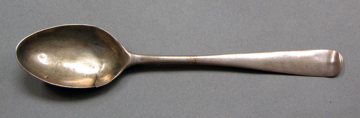 1962.0240.580 Silver spoon upper surface