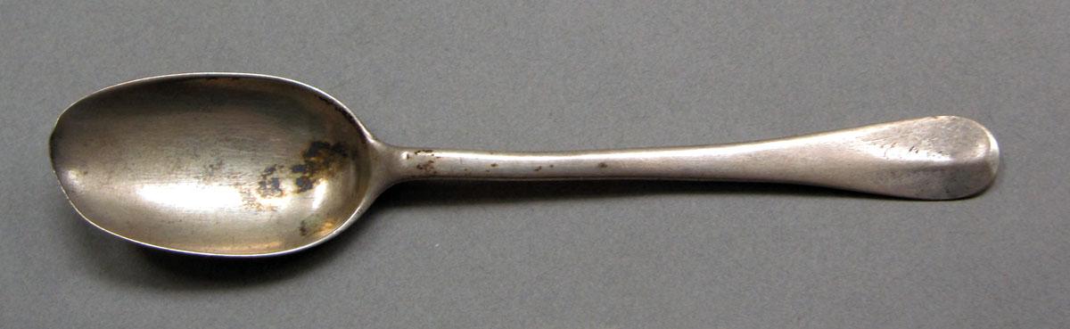 1962.0240.590 Silver spoon upper surface
