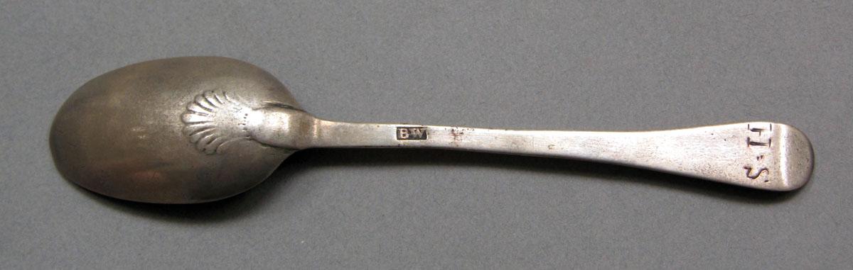 1962.0240.590 Silver spoon underside