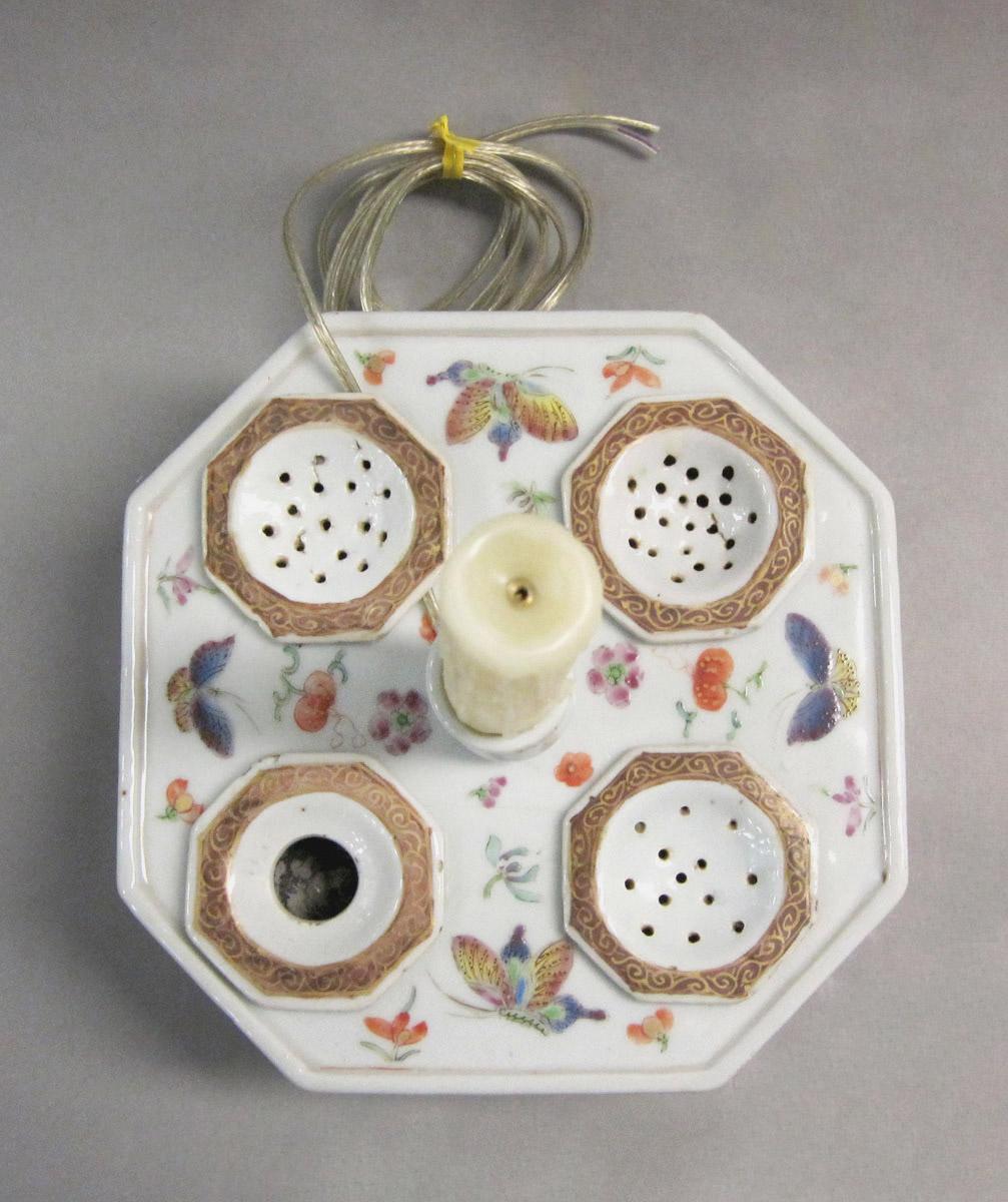 1955.0118.001 A-E Porcelain inkstand top