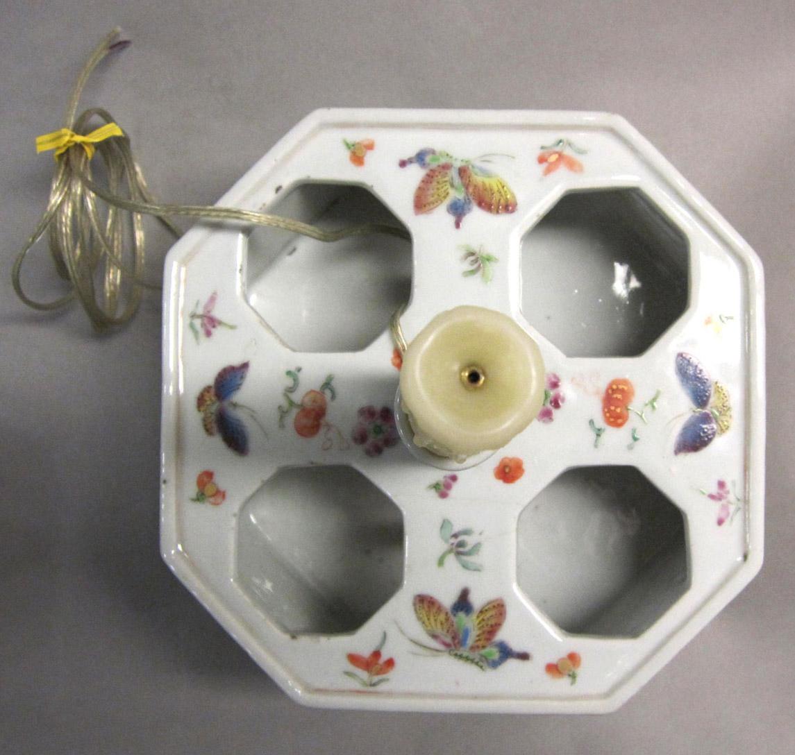 1955.0118.001 A Porcelain inkstand top