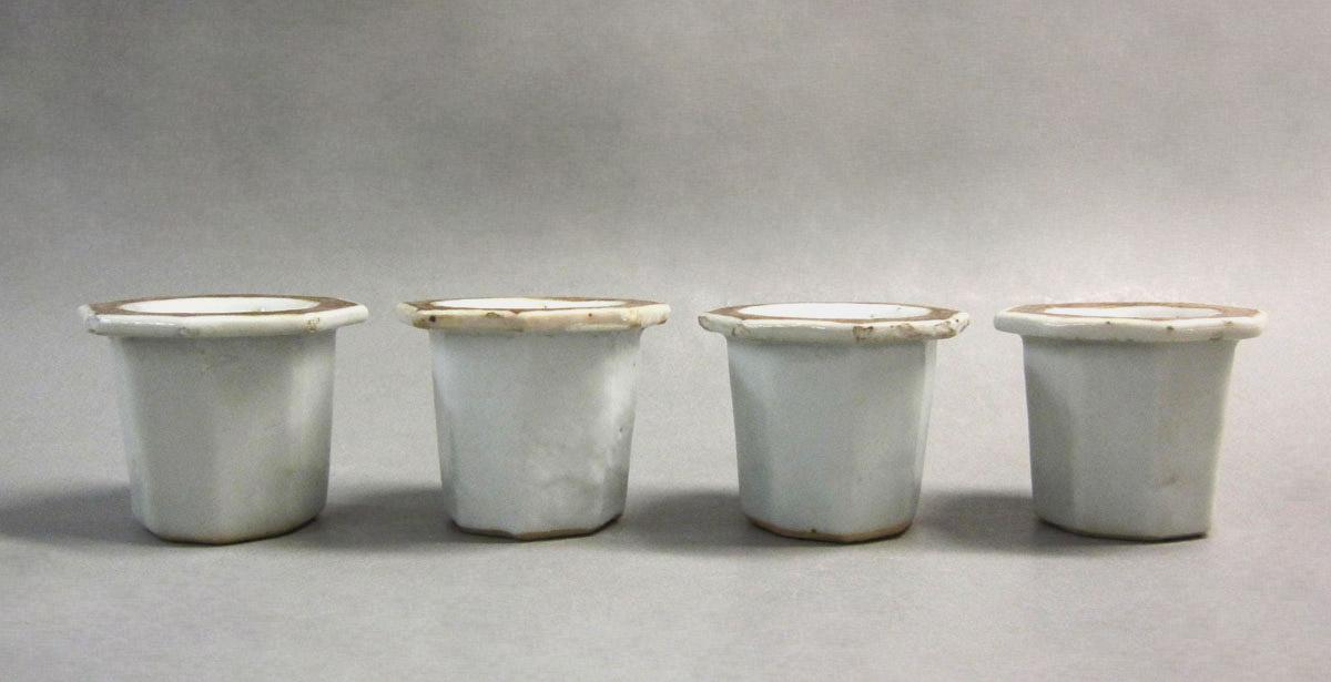 1955.0118.001 B-E Porcelain inkstand pots