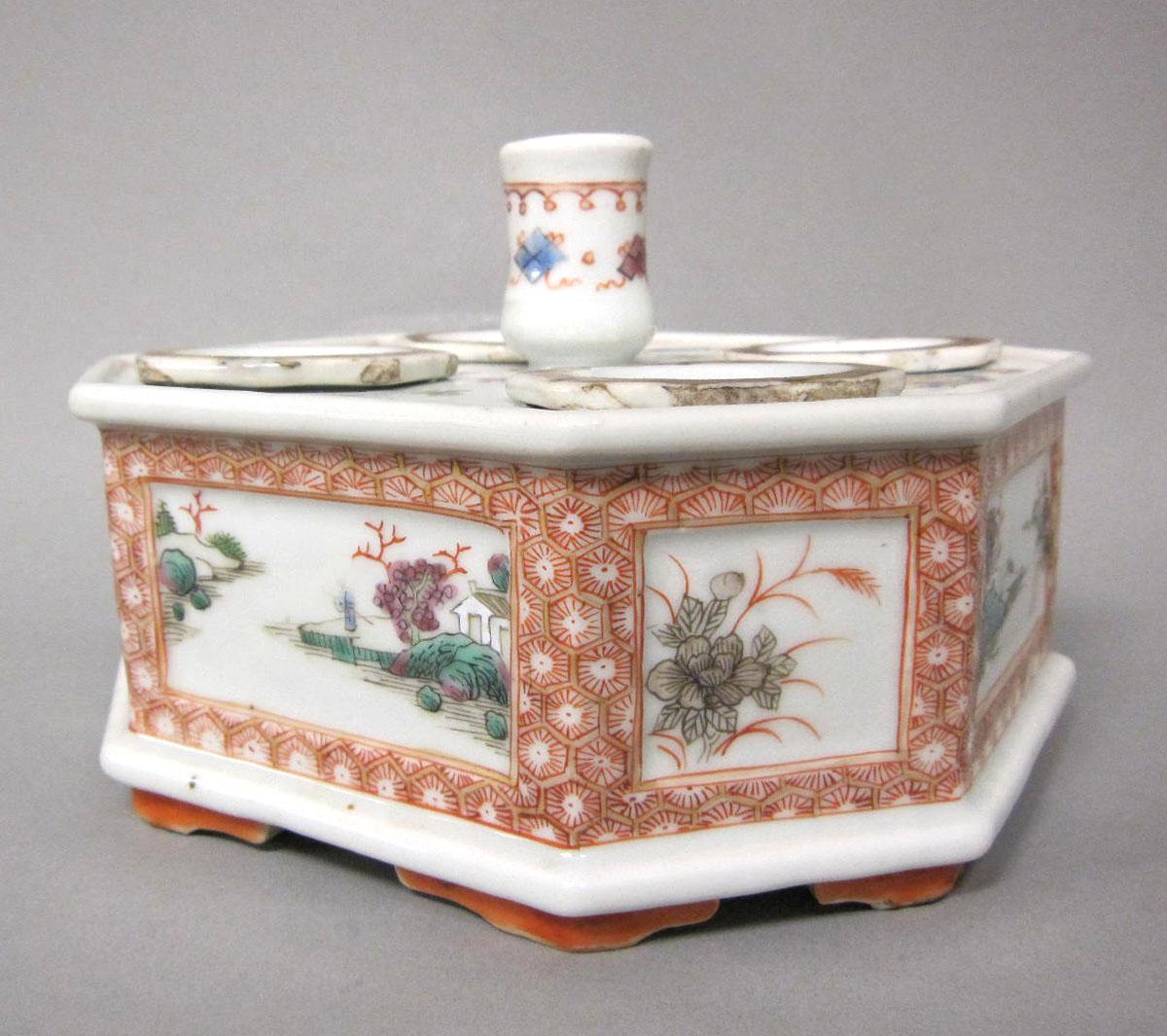 1955.0118.002 A-E Porcelain inkstand face two
