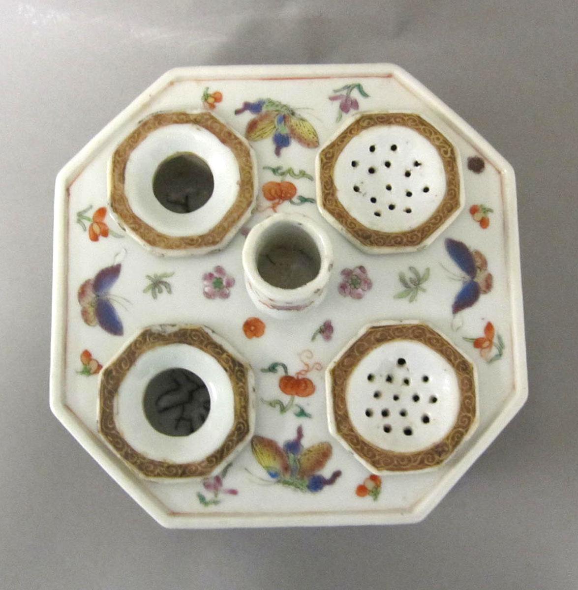 1955.0118.002 A-E Porcelain inkstand top