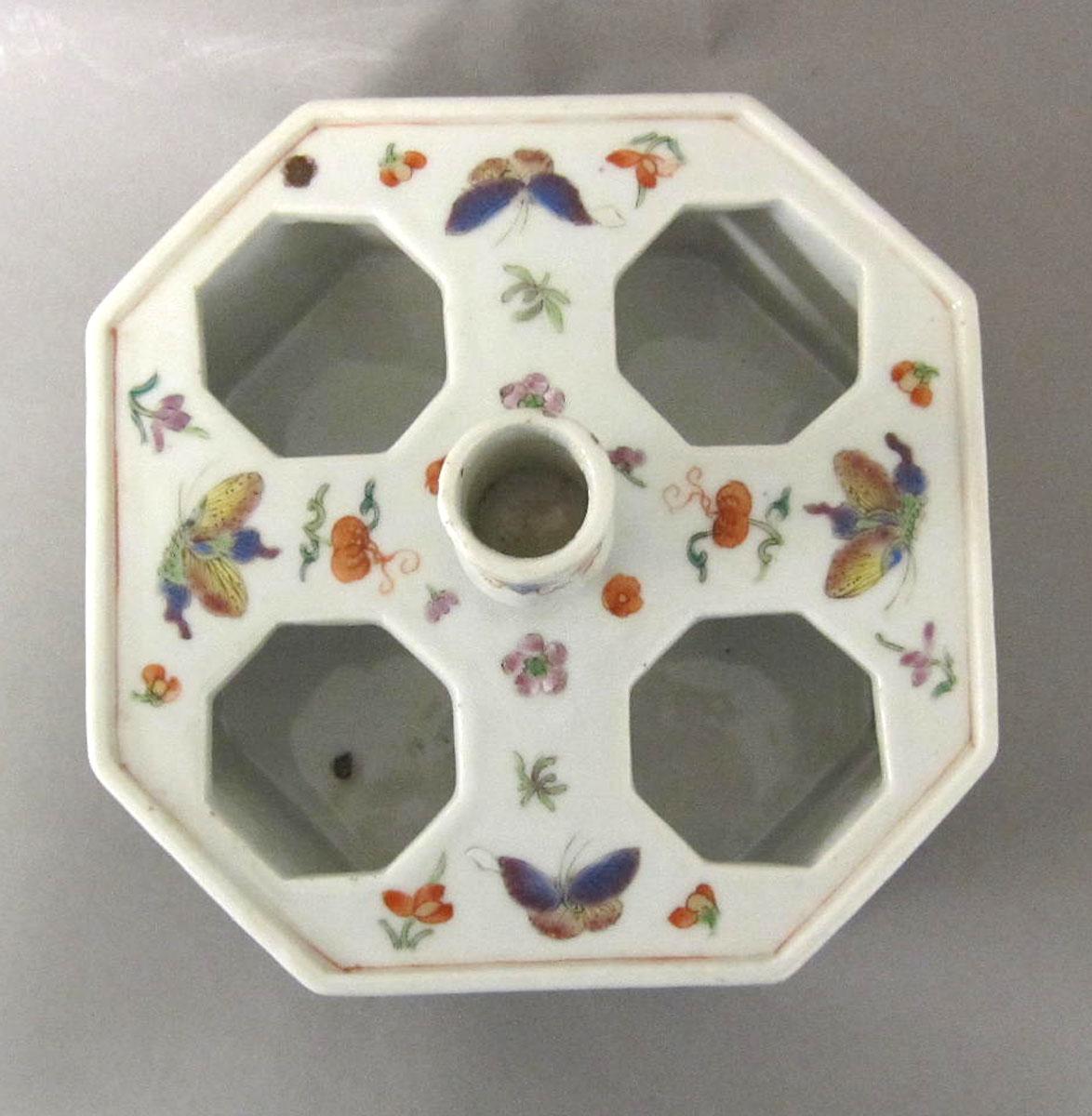 1955.0118.002 A Porcelain inkstand top
