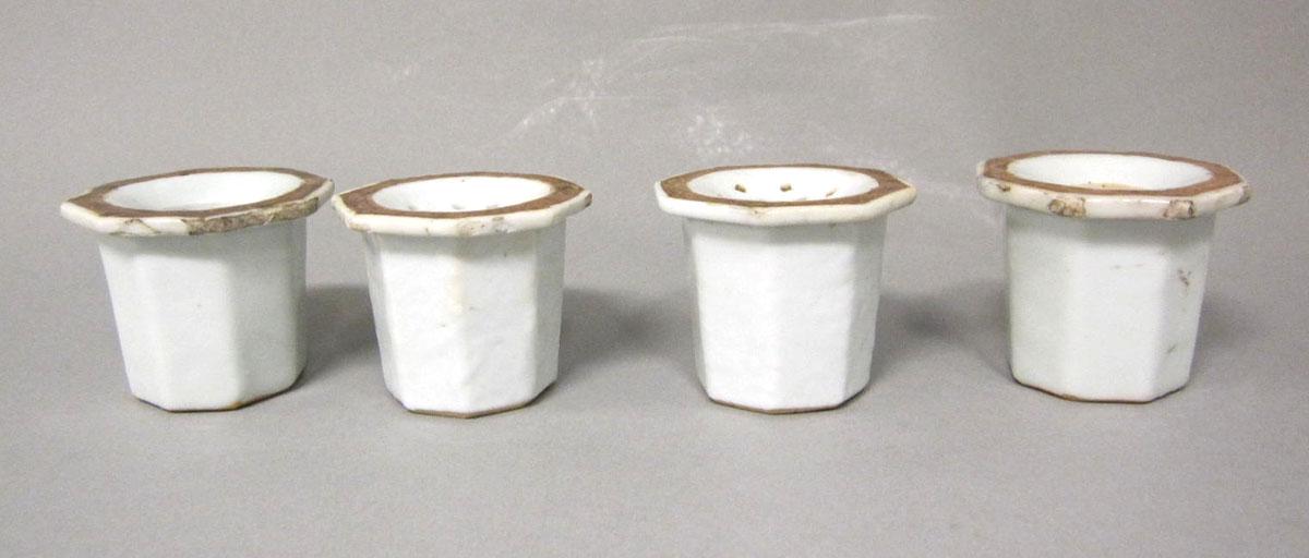 1955.0118.002 B-E Porcelain inkstand