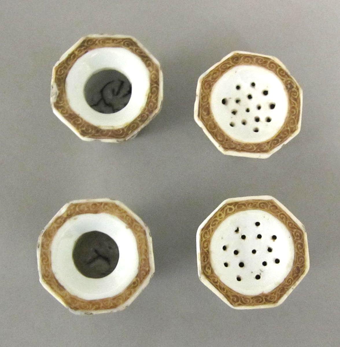 1955.0118.002 B-E Porcelain inkstand top