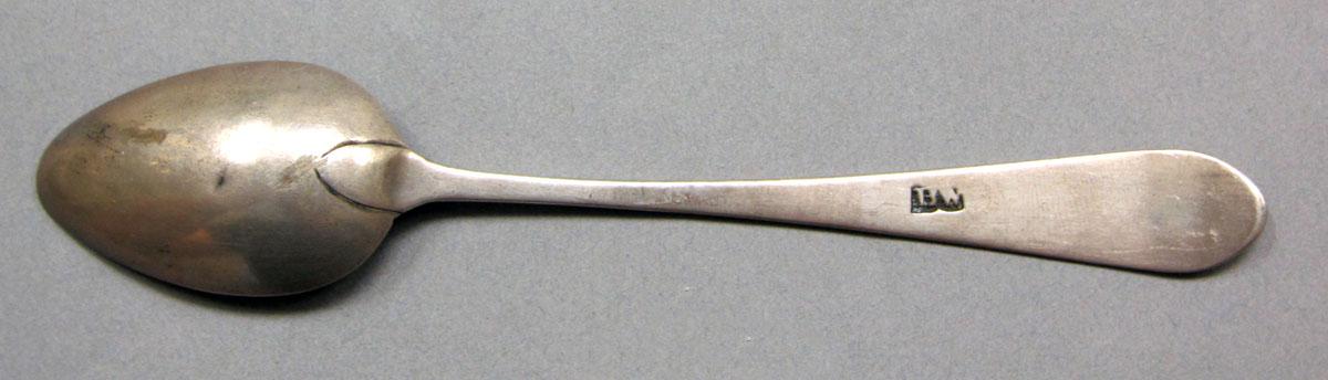 1962.0240.605 Silver spoon underside