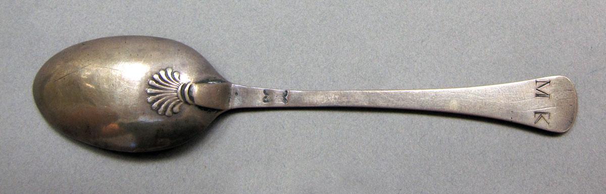 1962.0240.610 Silver spoon underside