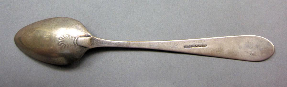1962.0240.614 Silver spoon underside