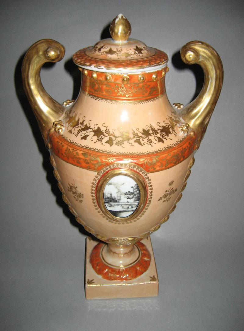 1955.0118.003 Urn and cover