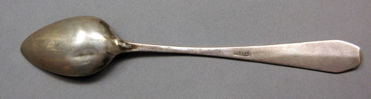 1962.0240.645 Silver spoon underside