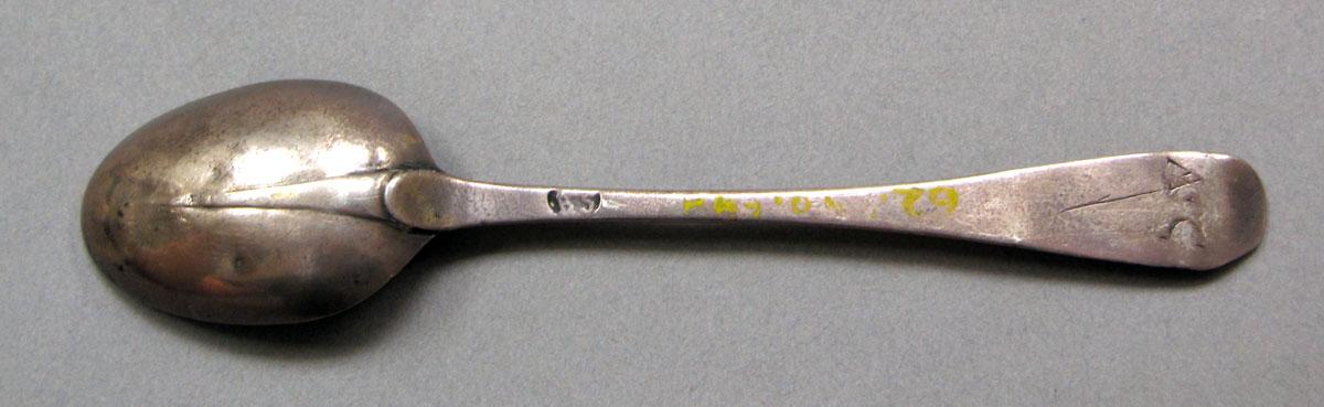 1962.0240.648 Silver spoon underside