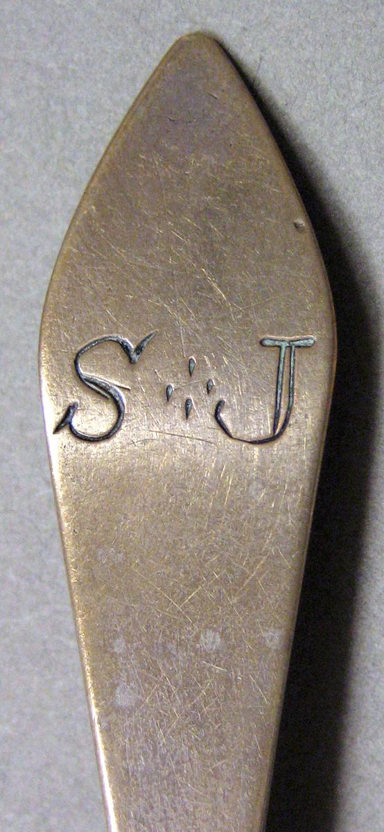 1962.0240.680.002 Silver Spoon engraving