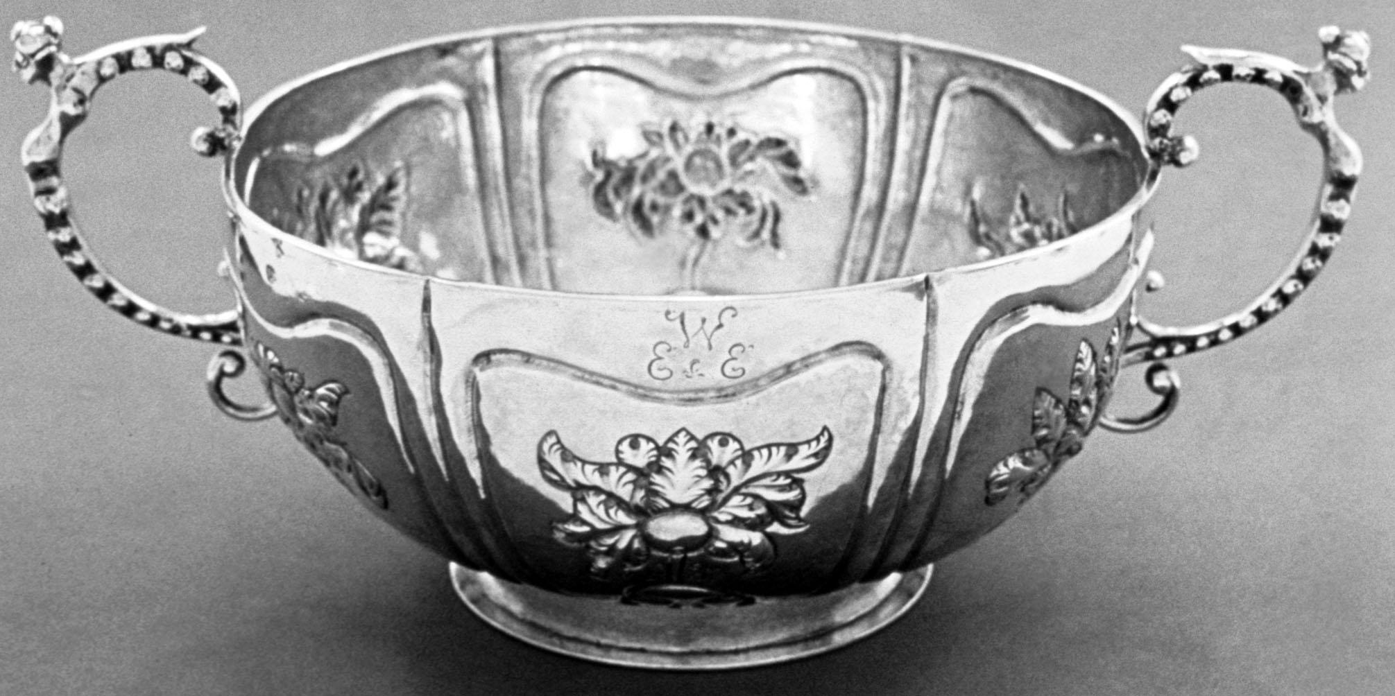 1955.0127 Bowl, view 3