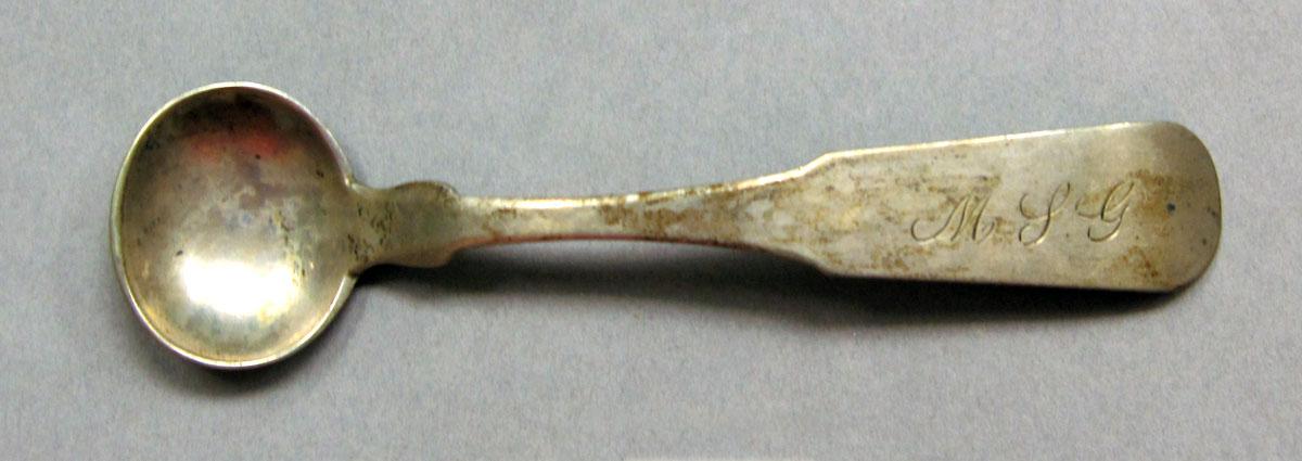 1962.0240.770.001 Salt spoon upper surface