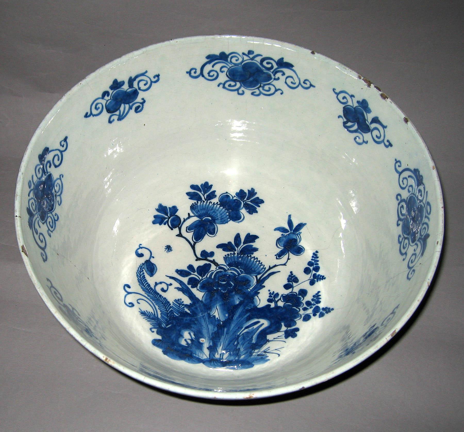 1955.0134 Delftware punch bowl (interior)