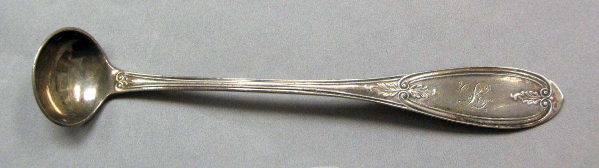 1962.0240.776 Mustard ladle upper surface