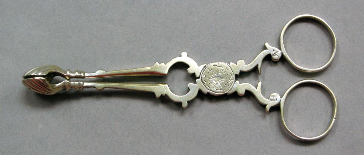 1962.0240.780 Tongs upper surface