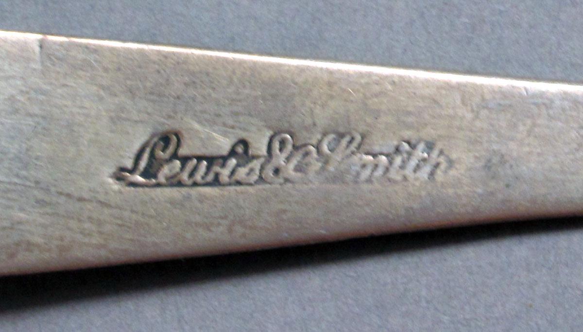 1962.0240.800 Mustard ladle mark
