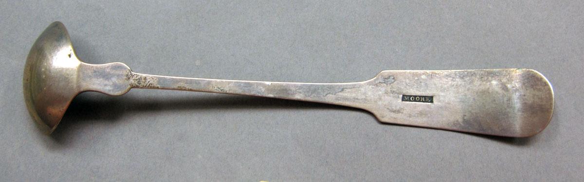 1962.0240.810 Mustard ladle underside