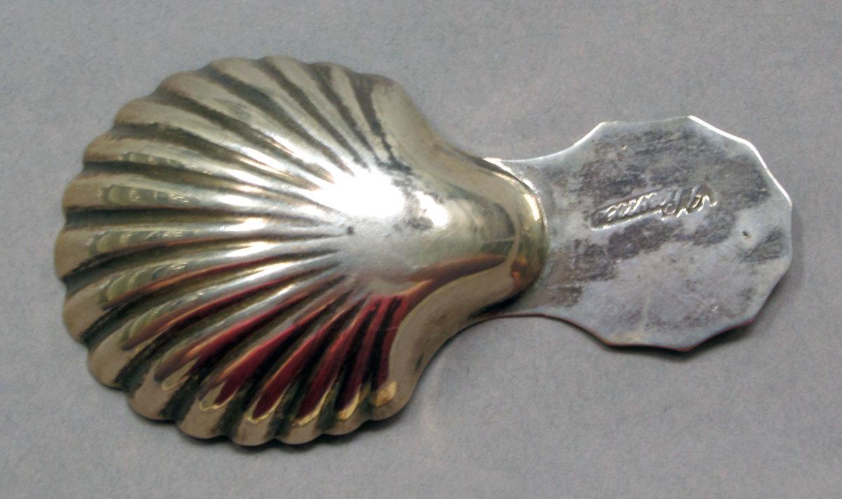 1962.0240.818 Tea caddy spoon underside