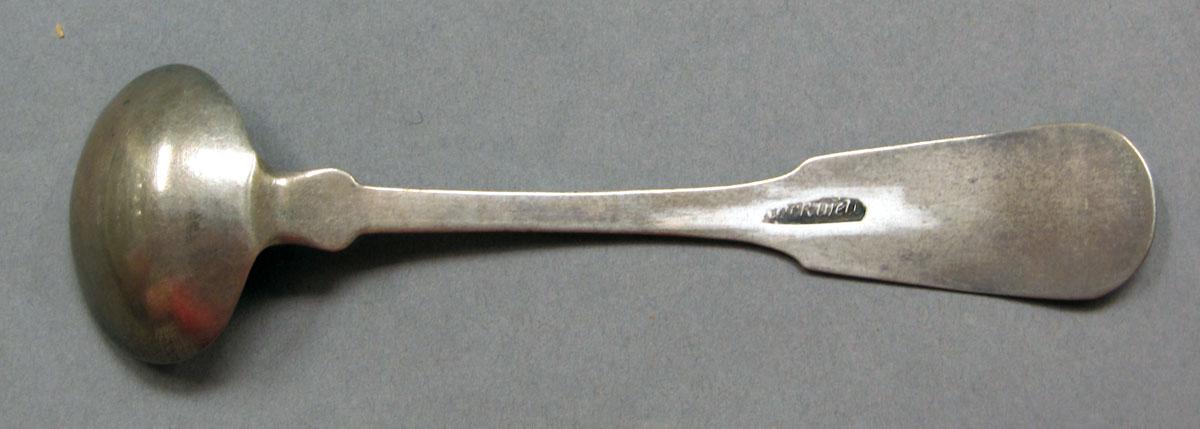 1962.0240.819.001 Salt spoon underside